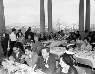 Gente durante banquete