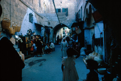 Vendedores ambulantes en un callejon de