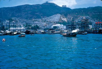 Panoramica de embarcaciones en Halong Bay