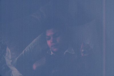 Niño dormido en cama