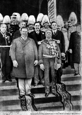 Porfírio Díaz y William Howard Taft al salir de la aduana fronteriza