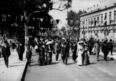 Calles de la ciudad durante las fiestas del Centenario