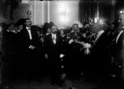 Francisco León de la Barra haciendo entrega del poder a Francisco I. Madero, en Palacio Nacional