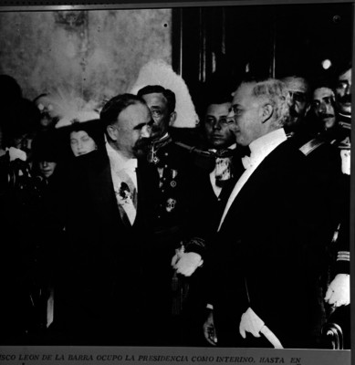 Francisco León de la Barra entrega el poder a Francisco I. Madero en Palacio Nacional