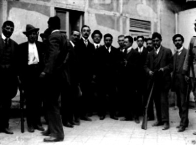 Félix Díaz junto a partidarios y militares, interior de la Ciudadela