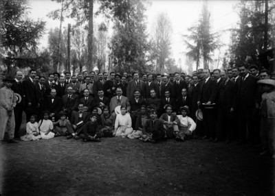 Alvaro Obregón, Adolfo de la Huerta, Plutarco Elías Calles en el parque Sabinos, retrato de grupo