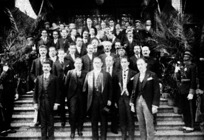 Alvaro Obregón, diputados y senadores en el restaurante Chapultepec, retrato de grupo