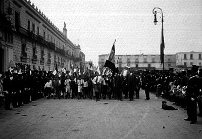 Escolares desfilan frente a Palacio Nacional