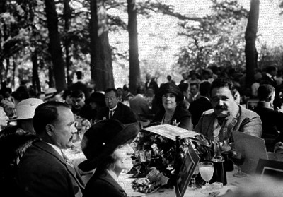 Alvaro Obregón, Antonio I. Villarreal y personalidades en un banquete en Chapultepec