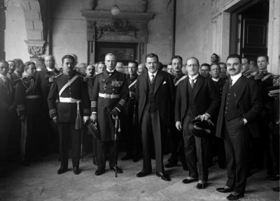 Plutarco Elías Calles en compañía de Von Ditten, Joaquín Amaro, el ministro Alemán Eugen Will, Aarón Sáenz y otros funcionarios, retrato de grupo