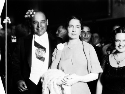 Abelardo L. Rodríguez y su esposa en una reunión social