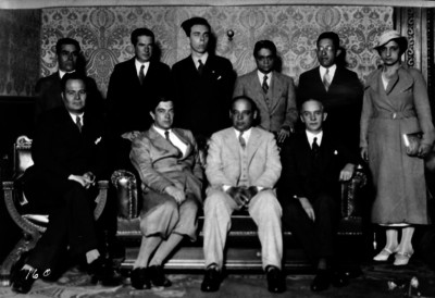 Abelardo L. Rodríguez acompañado de senadores