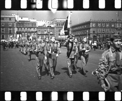 Escolta de cadetes en un desfile