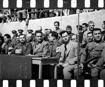 Javier Rojo Gómez con funcionarios y militares durante una ceremonia