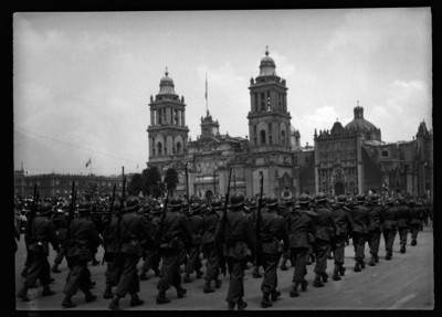 Militares en un desfile