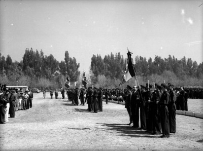 Militares y funcionarios en un acto oficial