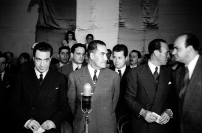 Javier Rojo Gíomez y funcionarios presidiendo la clausura de la Feria del Libro