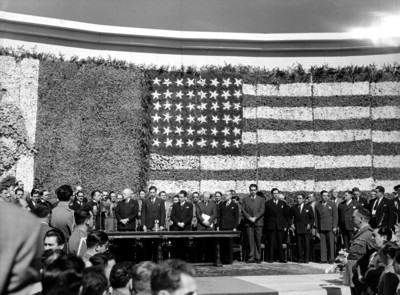 Miguel Alemán Valdés con Harry S. Truman en una ceremonia