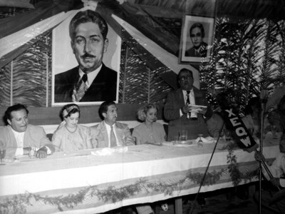 Miguel Alemán Valdés y comitiva presiden un discurso
