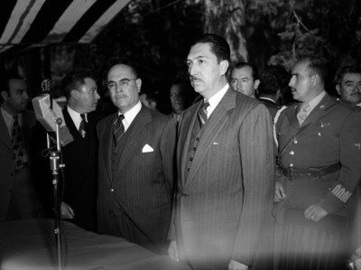 Miguel Alemán Valdés y Nazario Ortíz Garza en la inauguración de cursos de la escuela de Chapingo