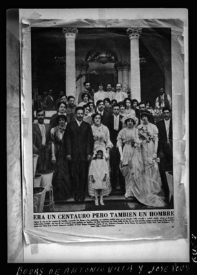 Cartel de las bodas de Antonio Villa y José Rodríguez, retrato de grupo
