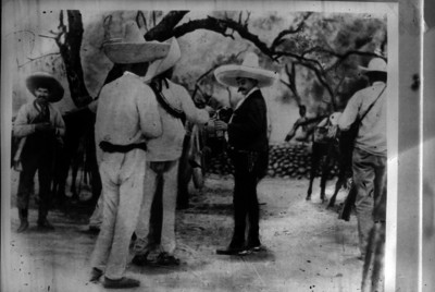 Emiliano Zapata con revolucionarios