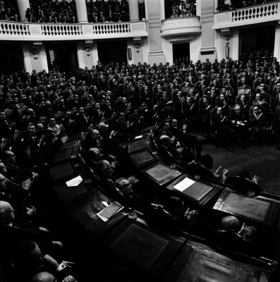 Emilio O. Rabasa y otros asistentes al Segundo Informe de gobierno de Luis Echeverría Alvarez