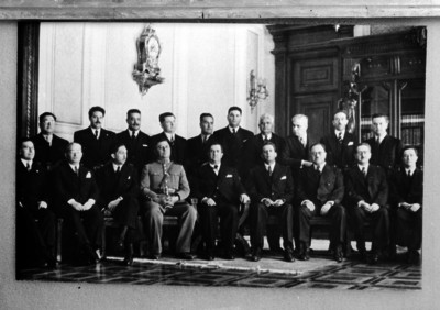 Manuel Ávila Camacho y su gabinete presidencial, retrato de grupo