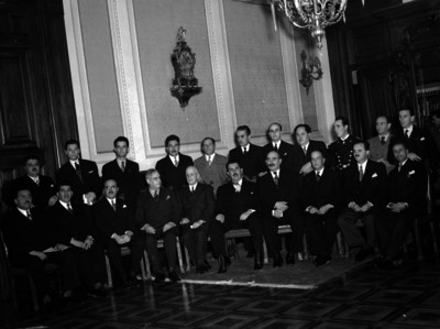 Lázaro Cárdenas y miembros de su gabinete, retrato de grupo