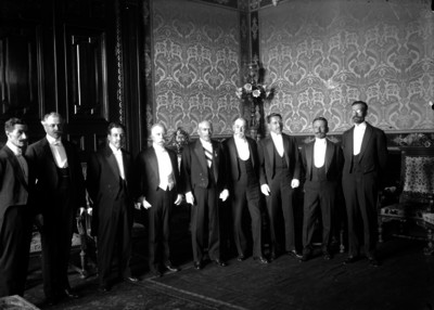 Victoriano Huerta y miembros de su gabinete, retrato de grupo