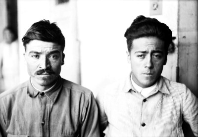 Hombres detenidos, retrato