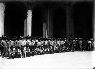 Lideres y obreros, retrato de grupo
