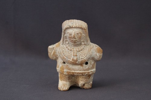 Figurilla antropomorfa femenina