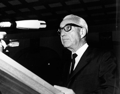 El gobernador del Edo. de México Lic. Juan Fernández Albarran pronuncia un discurso