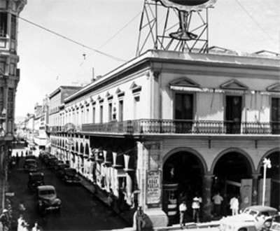 Avenida y edificios en Guadalajara