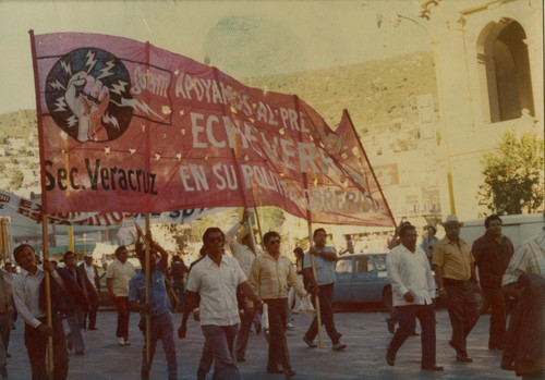 Mitin del Sindicato Único de trabajadores Electricistas de la República Mexicana sección Veracruz en apoyo a Luis Echeverría por su política obrerista, Plaza Independencia, Pachuca