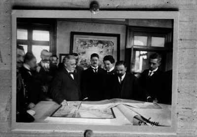 Francisco I. Madero visita la Sria. de Comunicaciones