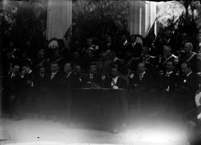 Francisco I. Madero presidiendo una ceremonia