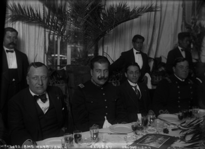 Francisco L. Urquizo con los embajadores de Uruguay y Argentina en un banquete