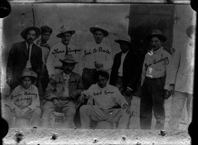 F. Castro, Ilario Campa, José A. Ponce y otros hombres, retrato de grupo