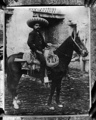 Emiliano Zapata a caballo, retrato