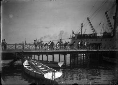 Muelle del puerto de Veracruz durante una desembarcación