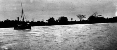 Barco "Villa Hermosa" navegando en las costas de Tabasco