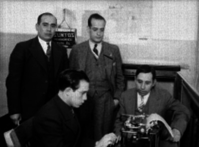 Agentes del Ministerio Público tomando la declaración a delincuente
