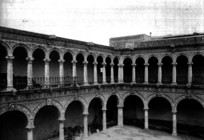 Arcadas del claustro del convento de Los Mercedarios