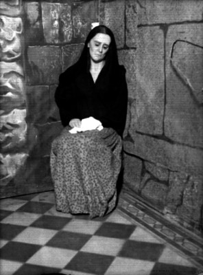 Figura de cera de una mujer en un museo