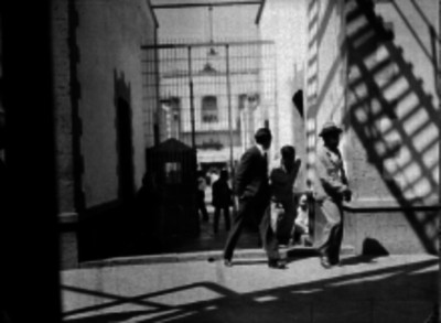 Presos saliendo a uno de los patios de la Peninteciaría del D. F