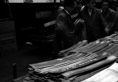 Funcionarios visitan la "casa de moneda"