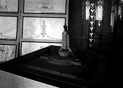Planos y maqueta del monumento al gral. Alvaro Obregón en la Bombilla