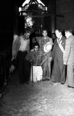 Hombre cumpliendo una manda en la Basílica de Guadalupe